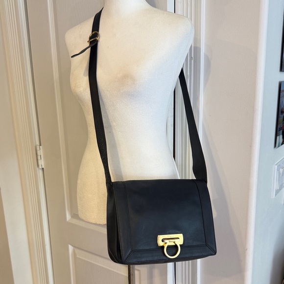Salvatore Ferragamo Gancini shoulder bag in navy blue gold-toned Gancini clasp